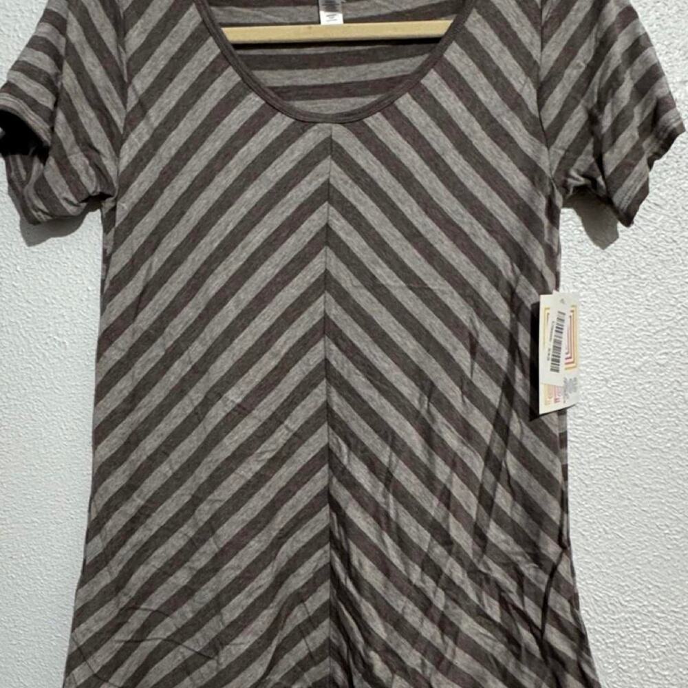 Brand lularoe model classic t